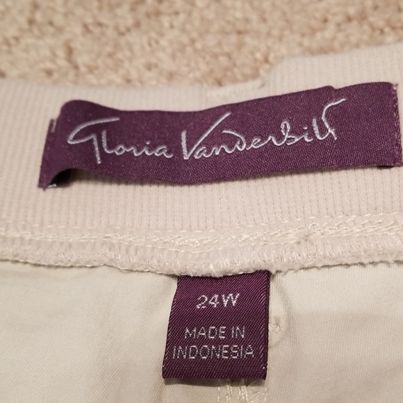 + (Plus) NWT capris - 24W - Picture 3 of 6